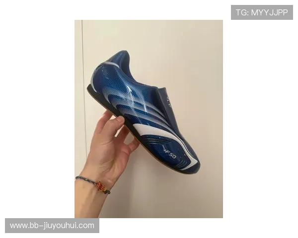 送踢足球男生的足球鞋推荐,舒适与性能兼备的完美选择 送踢足球男生的足球鞋推荐,舒适与性能兼备的完美选择